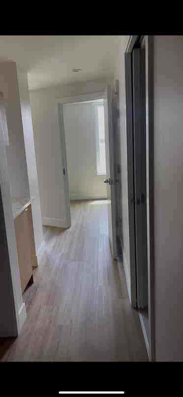 bathroom Highrise
 Apt
