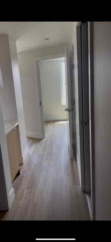 bathroom Highrise
 Apt