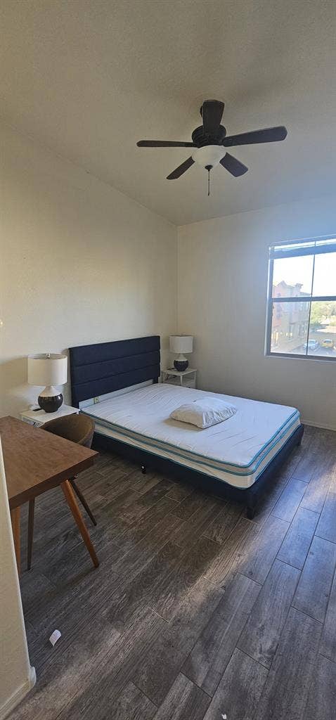 Looking for a roommate (townhouse)