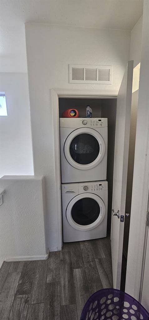 Looking for a roommate (townhouse)