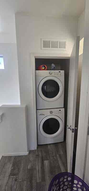 Looking for a roommate (townhouse)
