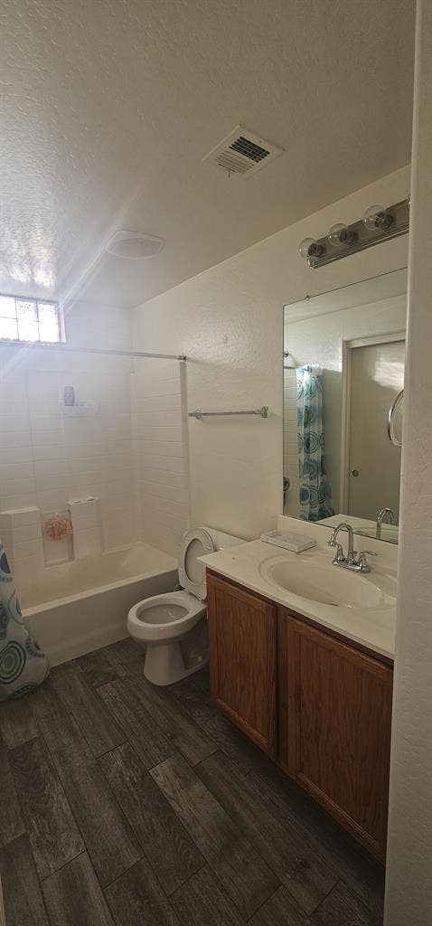 Looking for a roommate (townhouse)