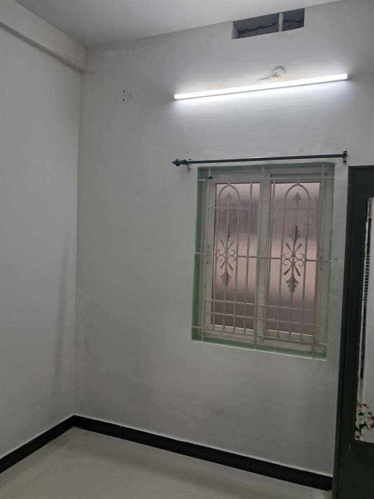 Girls roommate rent share available