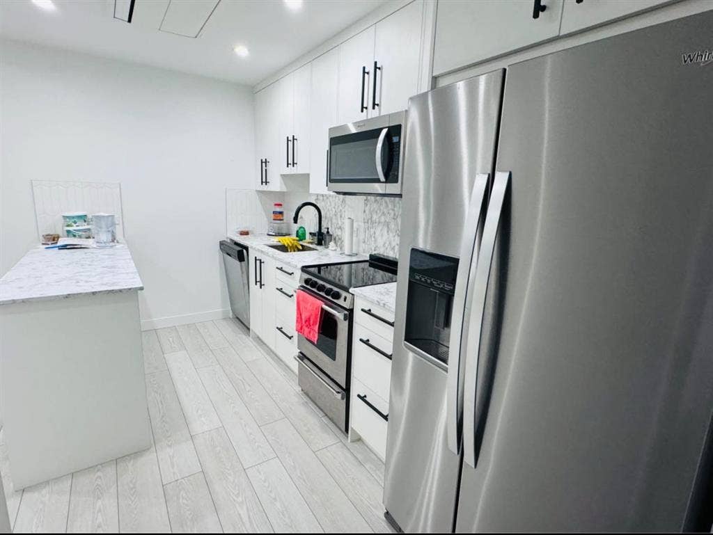 Looking for female roommate