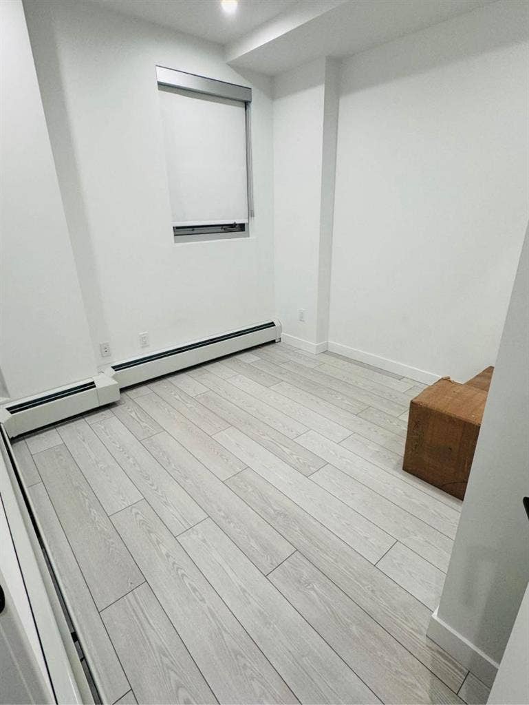 Looking for female roommate