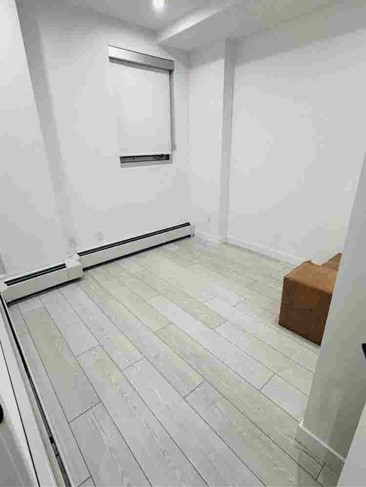 Looking for female roommate