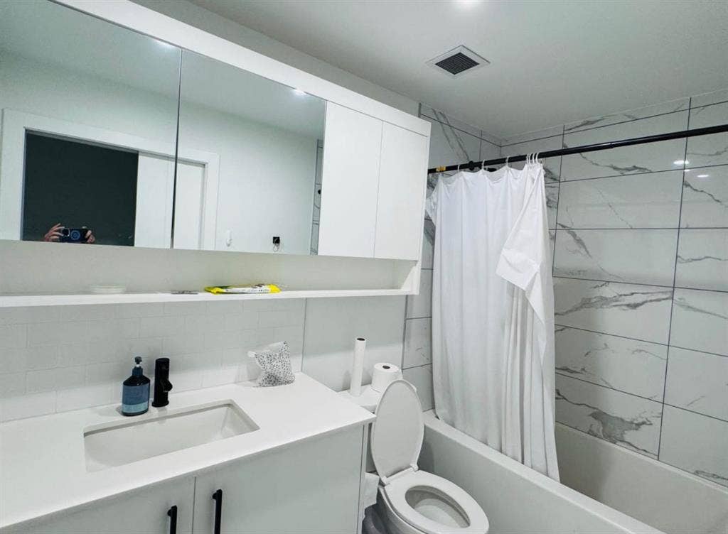 Looking for female roommate