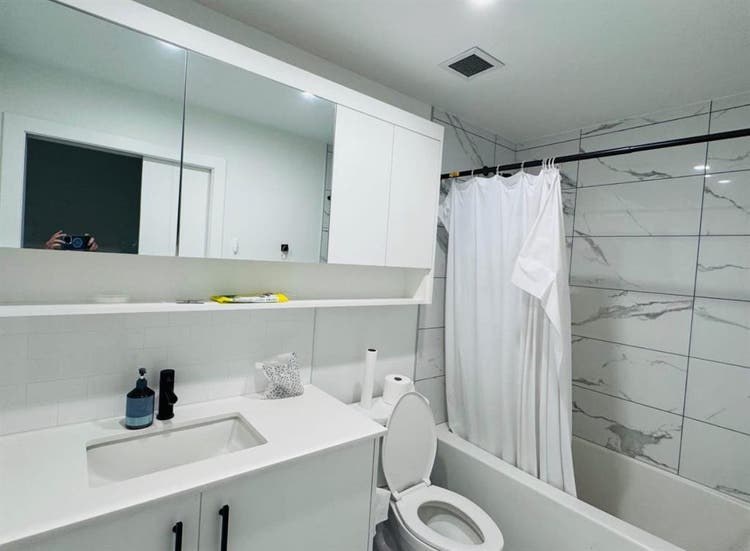 Looking for female roommate