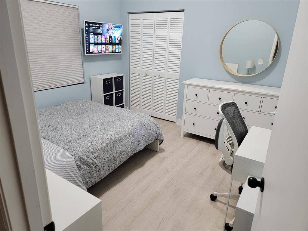 Room for Rent in Modern House