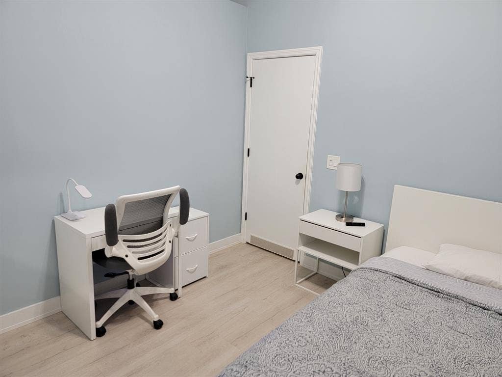 Room for Rent in Modern House