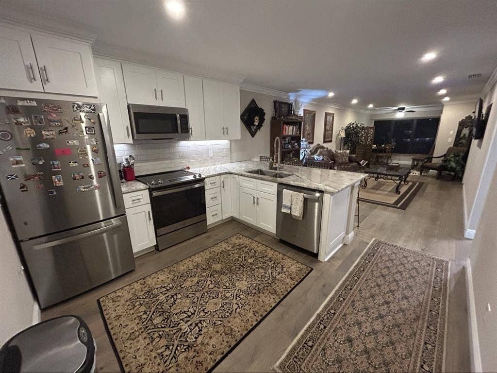 BEDROOM FOR RENT W/BATHROOM