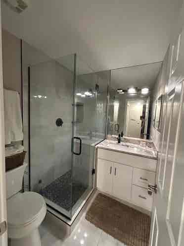 BEDROOM FOR RENT W/BATHROOM