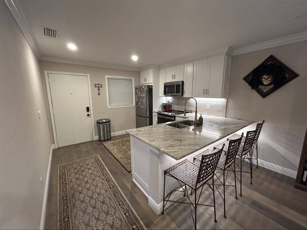 BEDROOM FOR RENT W/BATHROOM