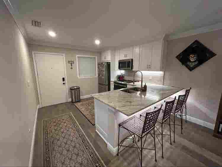 BEDROOM FOR RENT W/BATHROOM
