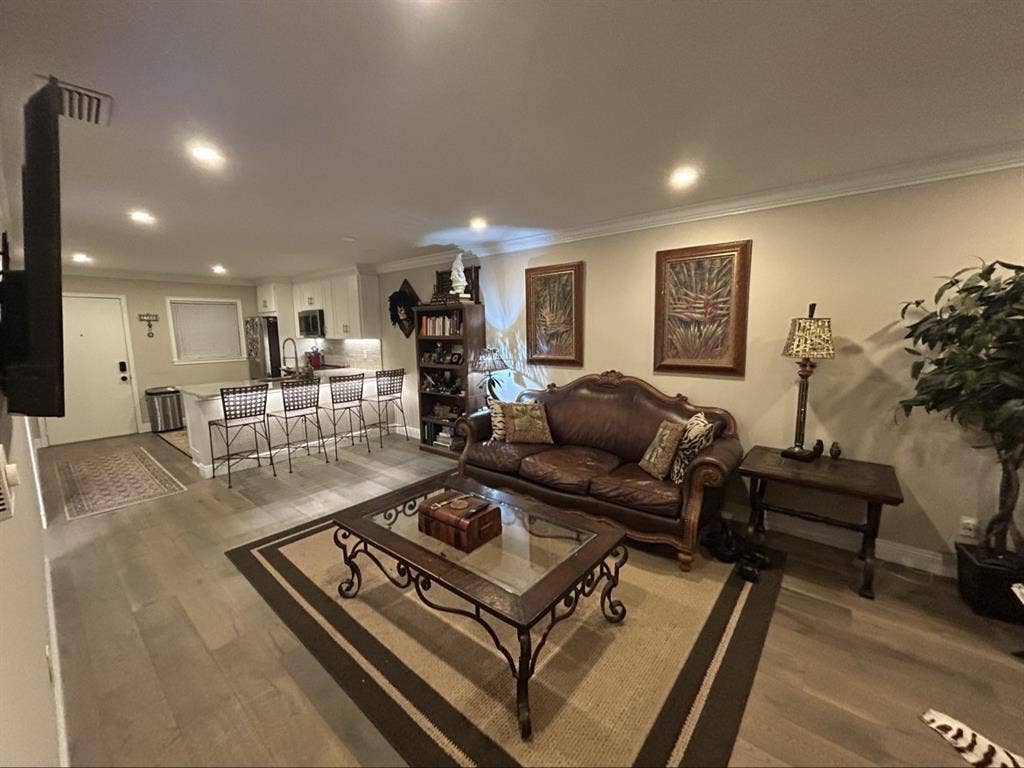BEDROOM FOR RENT W/BATHROOM