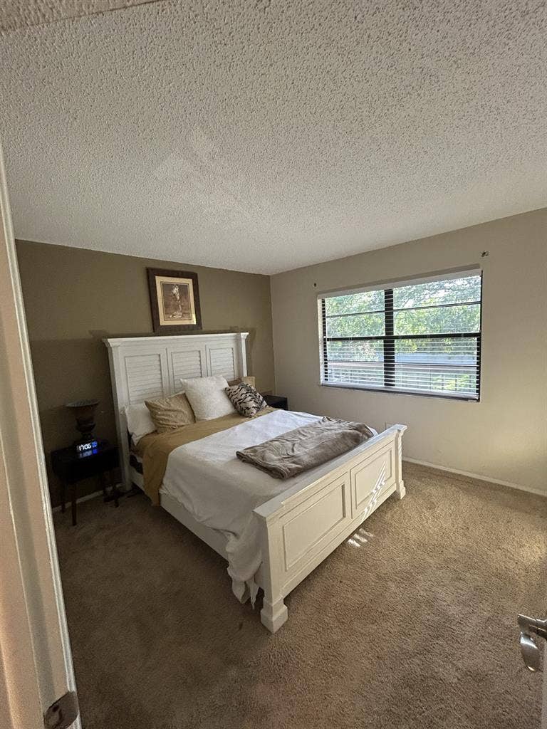 BEDROOM FOR RENT W/BATHROOM