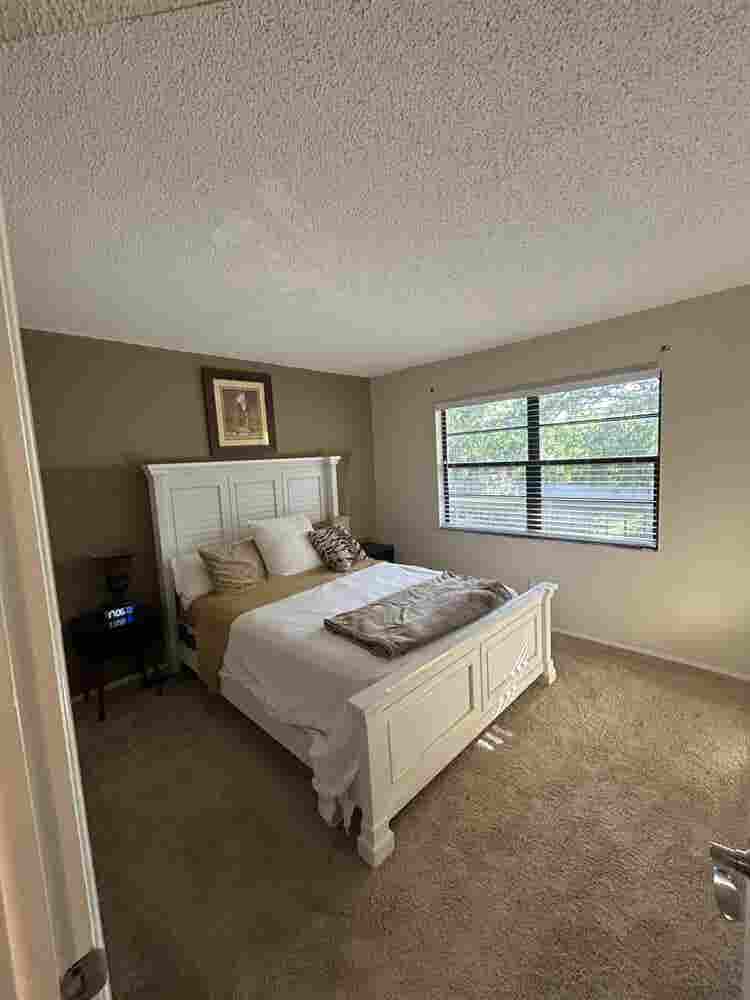 BEDROOM FOR RENT W/BATHROOM