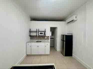 Private Cozy Studio - All Utilities