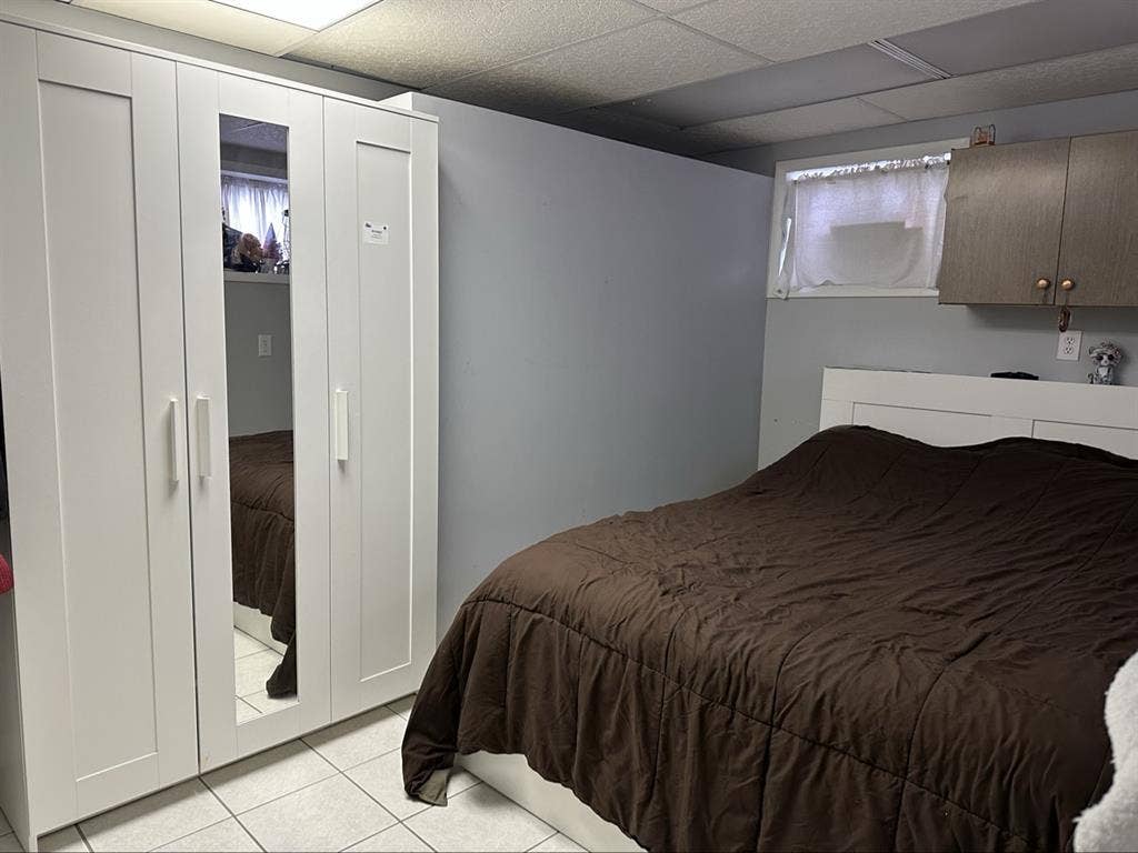 Furnished room private bathroom