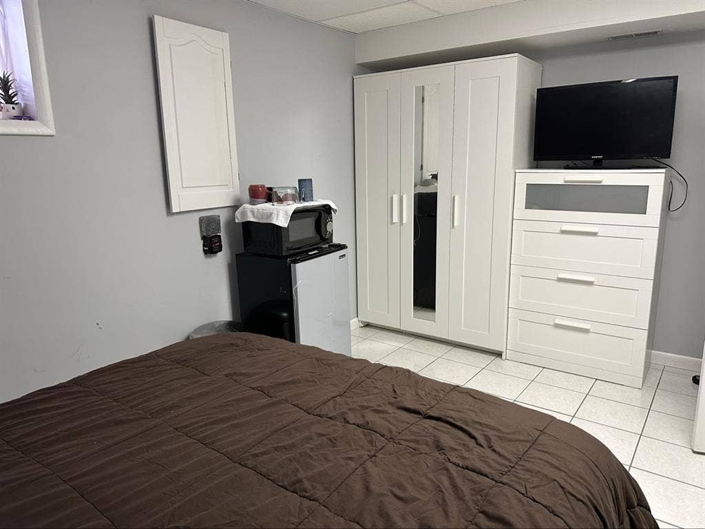 Furnished room private bathroom