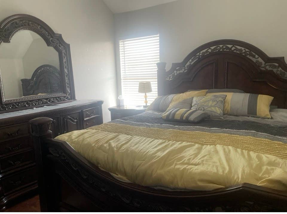 Room for rent in Princeton home