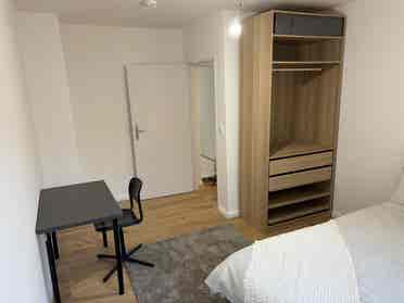 Modern sqm room Alt-Treptow