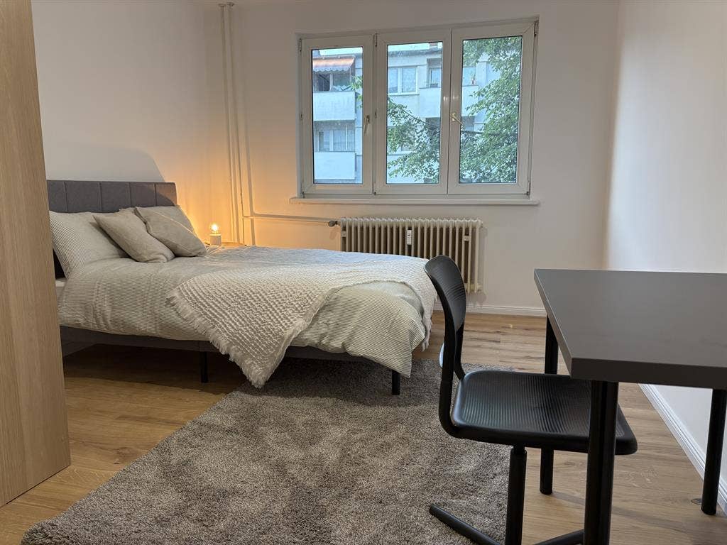 Modern sqm room Alt-Treptow