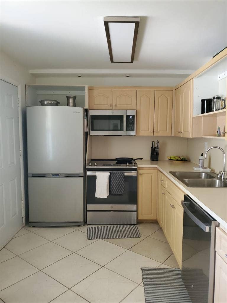 Room in Peaceful  Garden Condo