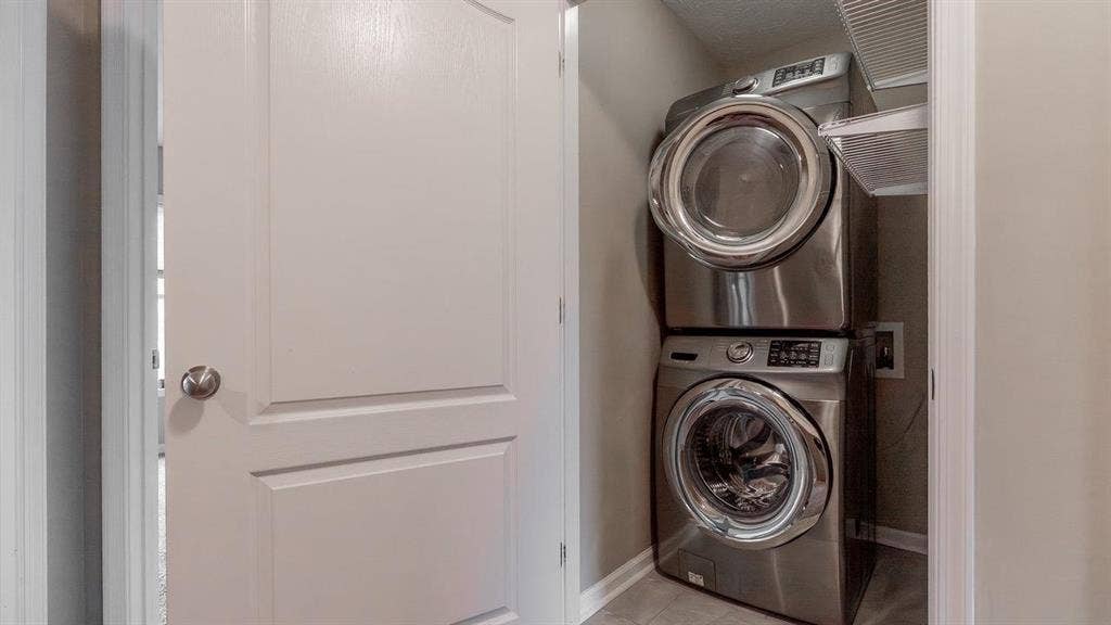 2 Bedrooms Available