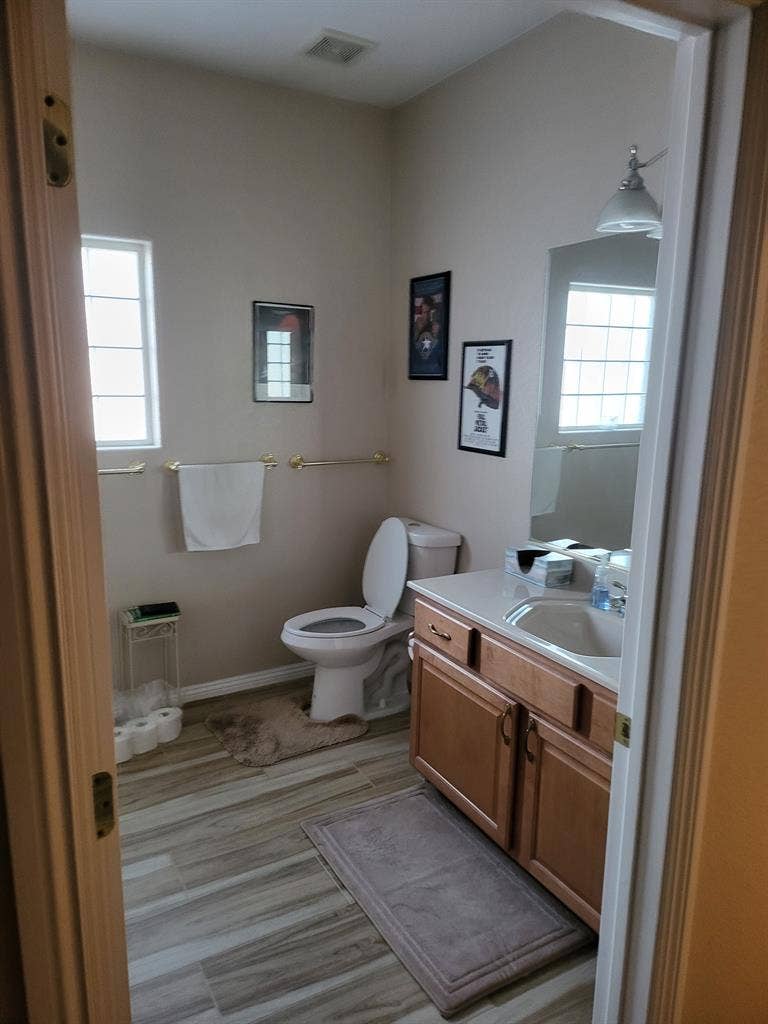 Room w/walk-in closet