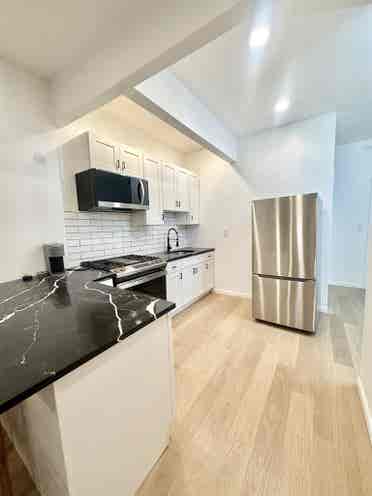 Rooms available in Crown Heights