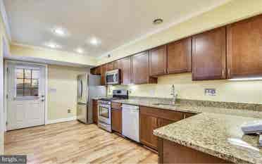 Private Room & Bathroom Available
