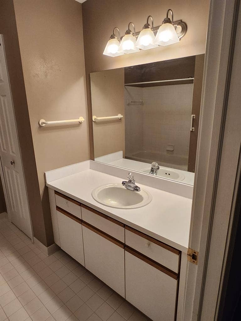 Luxury condo in Waterford
