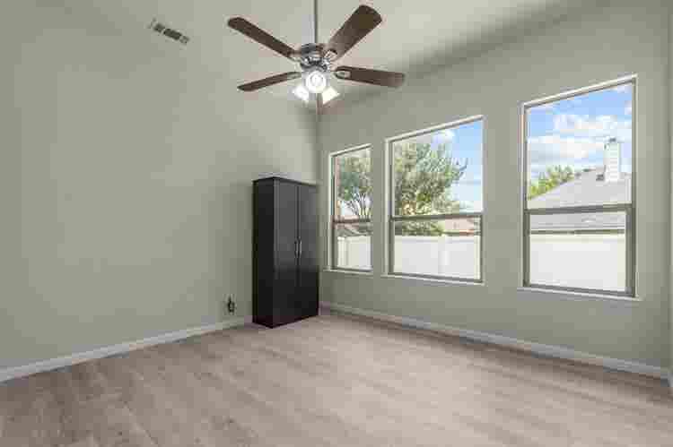 1 BR in Dallas