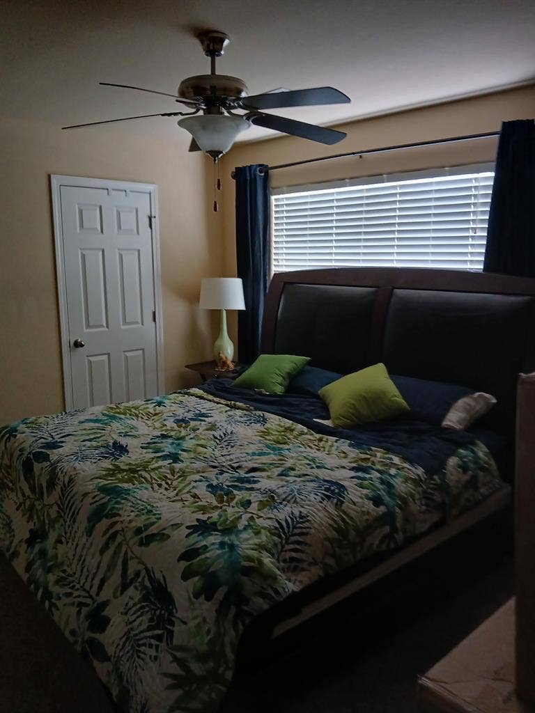 I am yrs and have a room to rent.