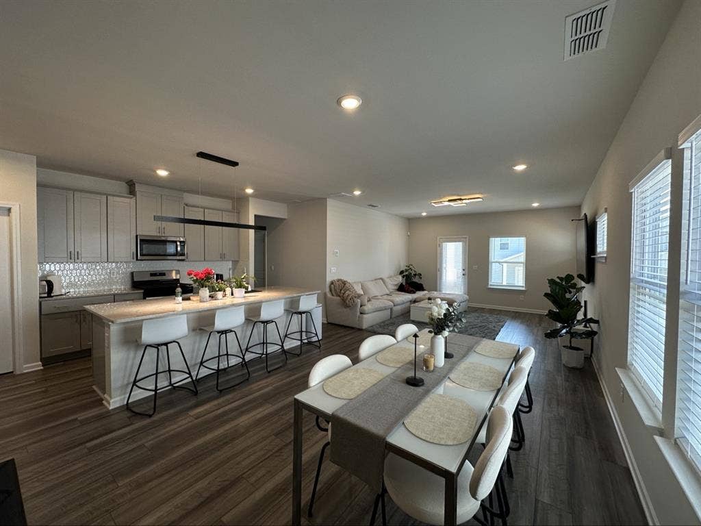 Private room with Bathroom - Duluth