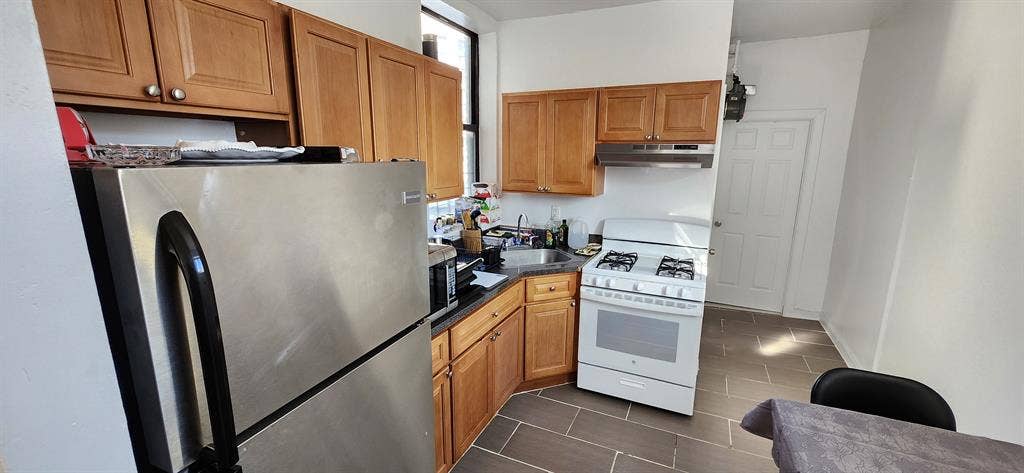 ROOM FOR RENT 2BD APARTMENT