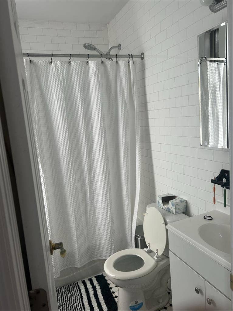 Room for rent in Kips Bay!!
