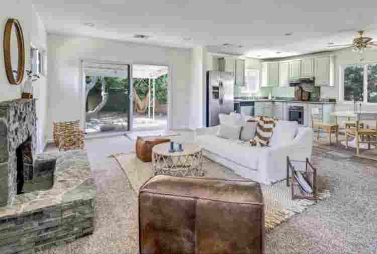 North Hollywood room for rent!