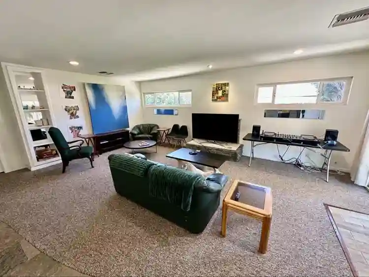 North Hollywood room for rent!
