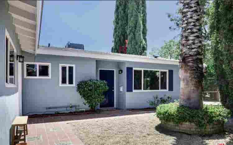 North Hollywood room for rent!