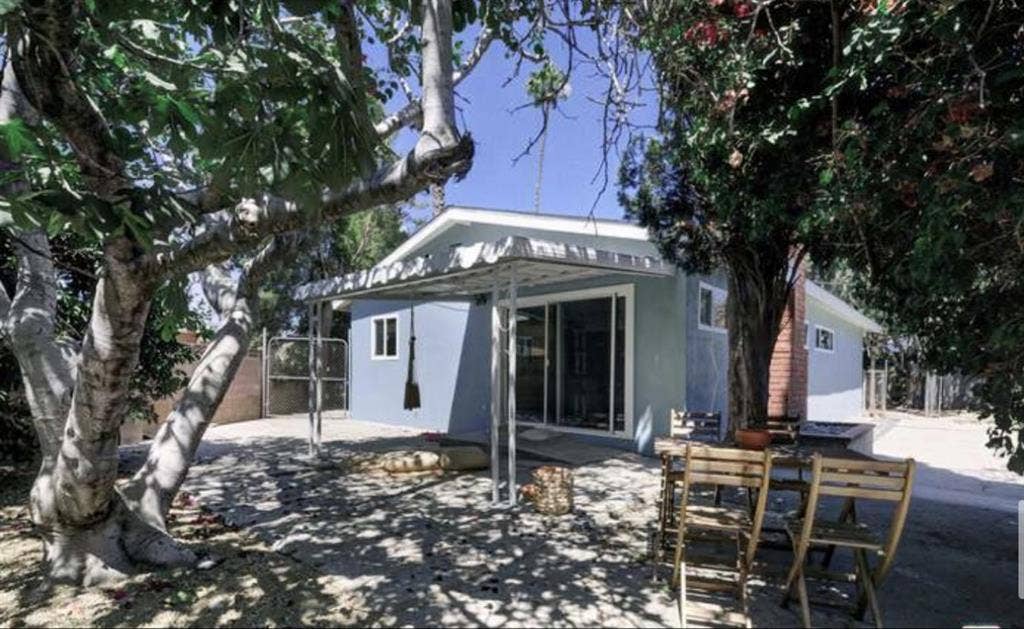 North Hollywood room for rent!