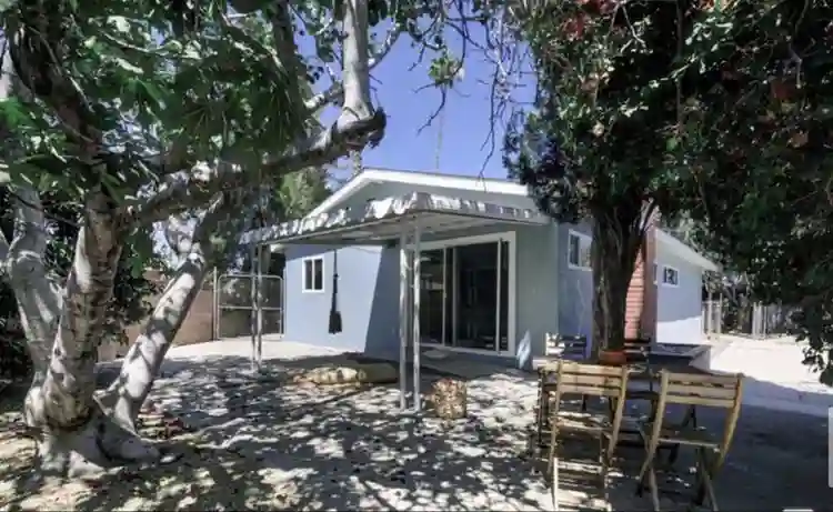 North Hollywood room for rent!