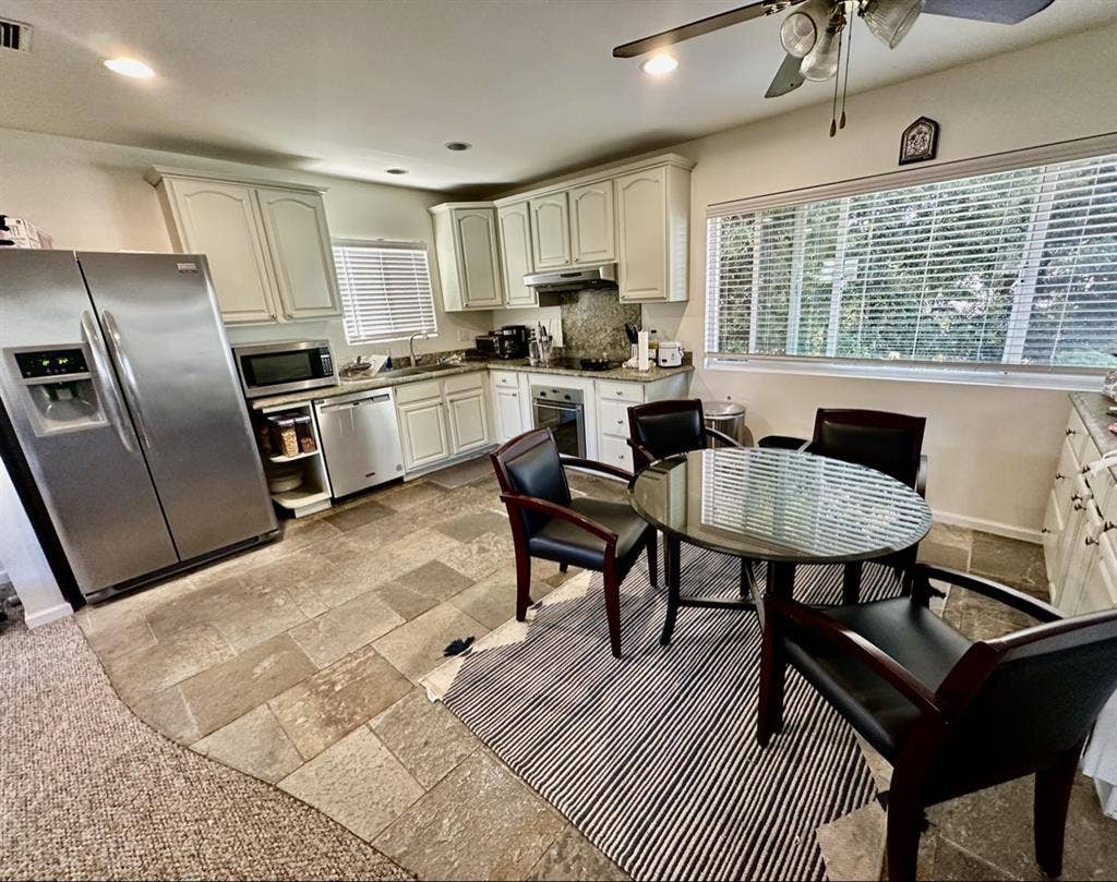 North Hollywood room for rent!