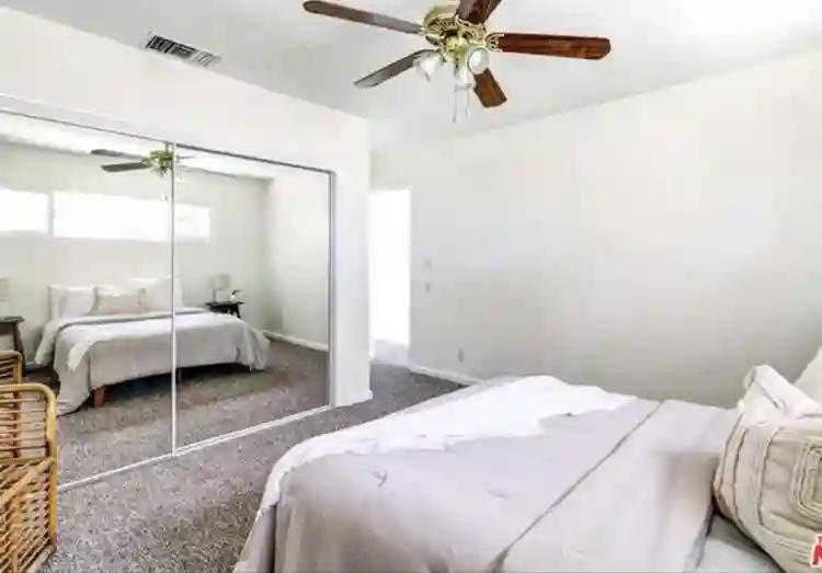 North Hollywood room for rent!