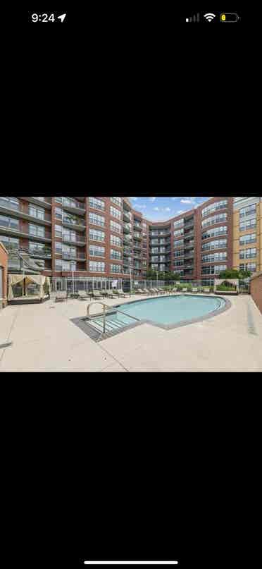Looking for a female Roommate (b