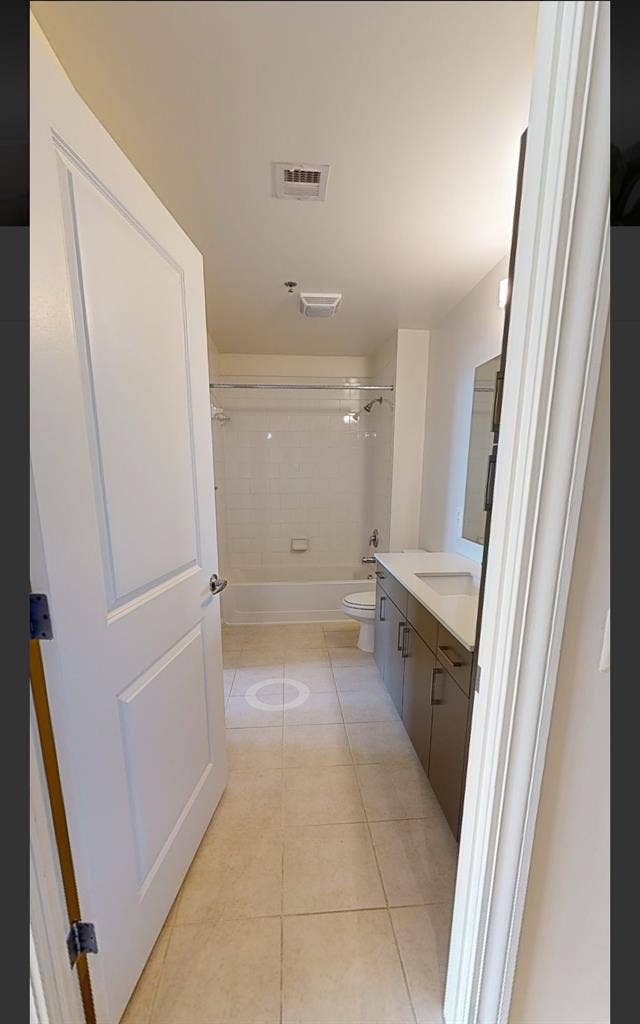 Looking for a female Roommate (b