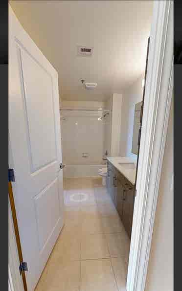 Looking for a female Roommate (b