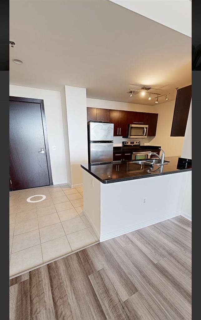 Looking for a female Roommate (b