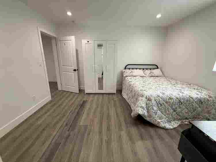 Private room  en-suite private Bath